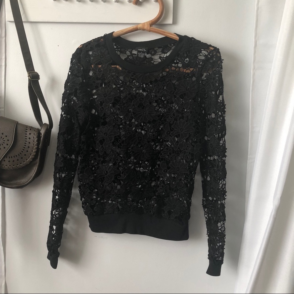 ❌SOLD❌ Black Open Knit Floral Crochet Top - Picture 2 of 7
